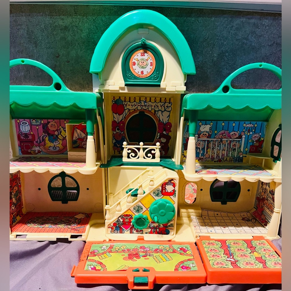 1984 Cabbage Patch Kids Babyland General Hospital Foldable/Portable Playset